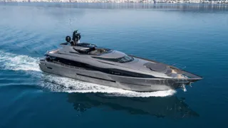 38m FX motor yacht joins the brokerage market